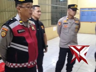 Kasat Binmas cek jaga tahanan ?? - PoliceTube
