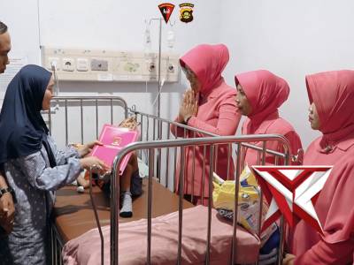 Keluarga besar Batalyon A Pelopor  hadir menjenguk keluarga personel yang sedang sakit