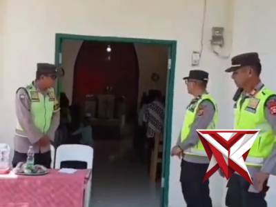 Pastikan Ibadah Khidmat, Polsek STL ulu Amankan Paskah di gereja GKII desa Sukaraya - PoliceTube