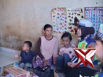 Polwan Polres Pagaralam sambang berbagi Kebahagiaan  kali ini di kelurahan tumbak ulas