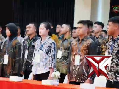 Kapolda Sumatera Selatan Irjen Pol Dr. Sandi Nugroho memimpin upacara pengambilan sumpah dan penanda