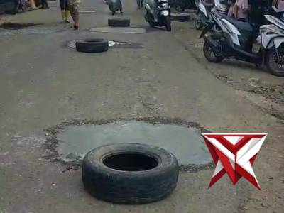 Giat Penambalan Jalan Program Belida Polda Sumsel_p.sky - PoliceTube