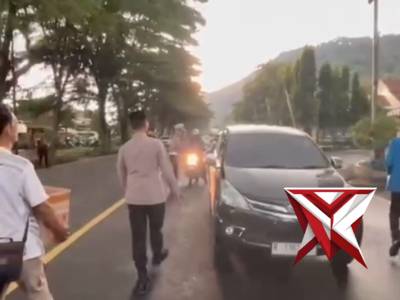 Kapolres Banjar bersama eleman Mahasiswa serta Ojol Kamtibmas Banjar menggelar bakti sosial - PoliceTube