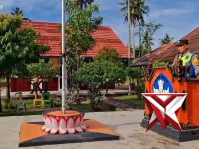 Bhabinkamtibmas Polsek Belitang III Goes To School