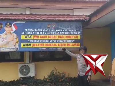 Pemasangan baleho wbk