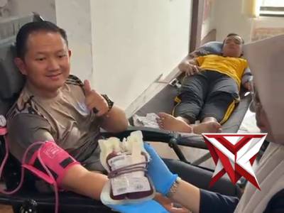 Kepedulian nyata untuk sesama ???

Polres Magetan melaksanakan kegiatan donor darah