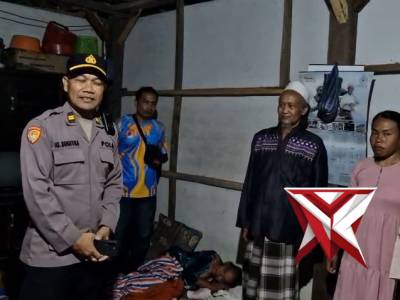 Kapolsek bersama jajaran lintas sektoral dan relawan berhasil menemukan seorang lansia yang hilang - PoliceTube