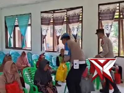 Dalam rangka Hut Bhayangkara Ke-80, Polsek Tugumulyo bagikan Bansos