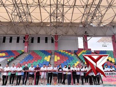 Menjaga Kesehatan Tubuh Personel Biddokkes Polda Jateng Melaksanakan Olahraga Bersama di Gor TLJ