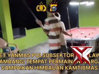 Personel Polsubsektor Pelalawan Sambang Warga