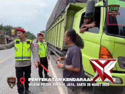 Personil Polres Muna Melaksanakan Penyekatan Kendaraan Sumbu 3 Di Kec. Tungkal Jaya - PoliceTube