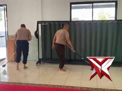 @Personel Polsek Tugumulyo melaksanakan giat kurve di Masjid Al-Yaqin Desa A. Widodo Kec. Tugumulyo - PoliceTube