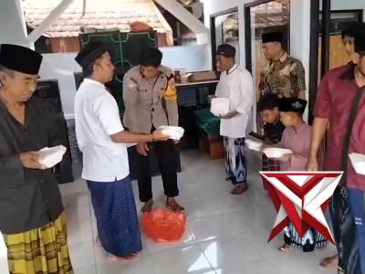 Jum at berkah Polsek Ngajum polres Malang - PoliceTube