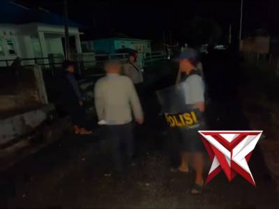 Patroli malam pada desa liang kecamatan Salahutu.