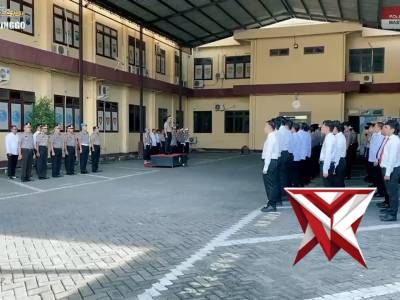 KAPOLRES PROBOLINGGO MEMIMPIN LANGSUNG APEL PAGI JAM PIMPINAN DI MAPOLRES PROBOLINGGO