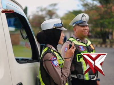 Anggota Kamsel Satlantas Polres Gresik melaksanakan kegiatan Dikmas Lantas dan imbauan - PoliceTube