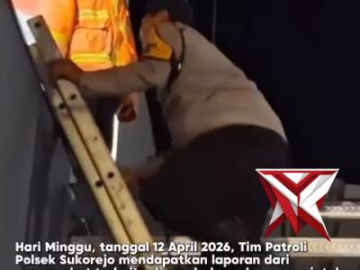 Byuh sopo ki sing iseh dolanan balon?
Bahaya lur, ojo ditiru ??