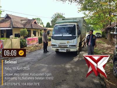 Anggota Polsek Jejawi giat KRYD rutin di depan Mako dengan target orang, muatan dan surat kendaraan - PoliceTube