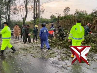 PEMBERSIHAN JALAN RAYA WONOREJO