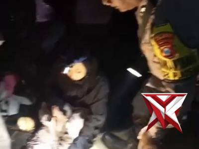 Anggota Polsek Plaosan bersama Tim Sar dan relawan melaksanakan Evakuasi Pendaki yang tersesat di gu