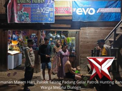 Jaga Kondusifitas Minggu Malam, Regu Patroli AKP Sugeng Sutrisno Sapa Warga Talang Padang