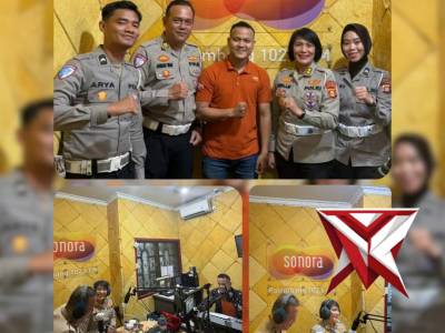 Kasubdit Kamsel Ditlantas Polda Sumsel melaksanakan kegiatan Talk Show di Radio Sonora FM