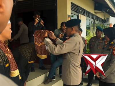 KEGIATAN PROGRAM UMROH PERSONEL BATALYON B PELOPOR SATBRIMOBDA KALBAR - PoliceTube