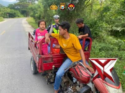 Satlantas polres haltim laksanakan sosialisasi kepada pengendara - PoliceTube