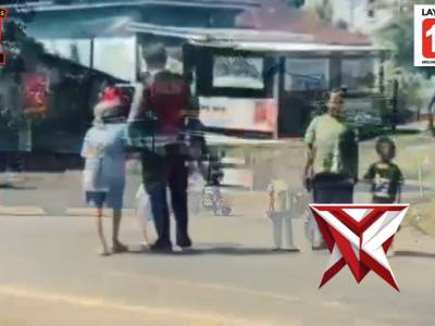 Humanis Sesuai Arahan Kapolda Sumsel,  Unit Patroli Polsek Ma Beliti Polres Musi Rawas Bantu Lansia