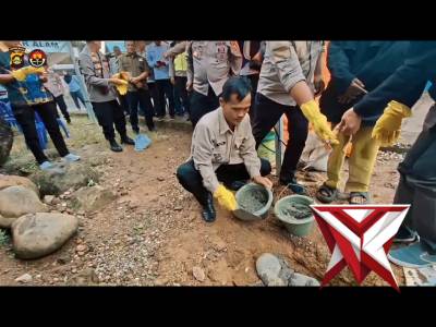 Bedah rumah dalam rangka HUT Bhayangkara