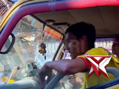 PERSONIL SAT LANTAS MEMBAGIKAN SUSU KEPADA PENGEMUDI - PoliceTube