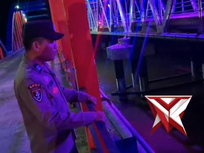 pantauan debit air di malam hari - PoliceTube