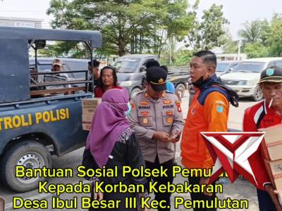 Bantuan dari Polsek Pemulutan bagi korban kebakaran di Desa Ibul besar
