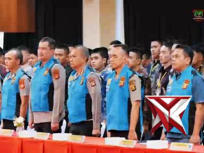 Kapolda Sumatera Selatan Irjen Pol Dr. Sandi Nugroho memimpin upacara pengambilan sumpah dan penanda