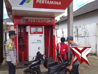POLSEK_JARAI 
Polsek jarai Melaksanakan patroli antisipasi
3c dan daerah objek Vital di wilkum Polse