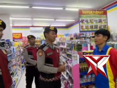 - GIAT SAT SAMAPTA PATROLI MALAM DI AREA PUSAT PERBELANJAAN -