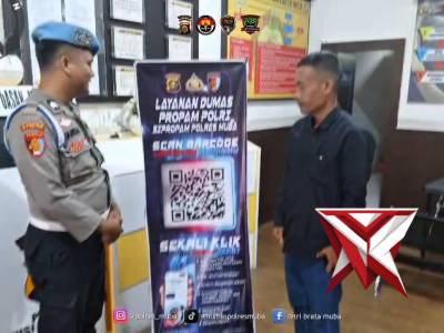 Pemasangan spanduk dan memberikan sosialisasi kepada warga prihal pengaduan propam Polri Polres Muba