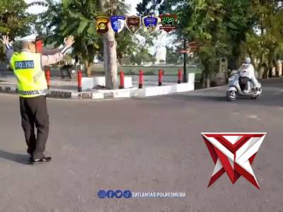 satlantas polres muba melakukan gatur lalin di bundaran sekayu