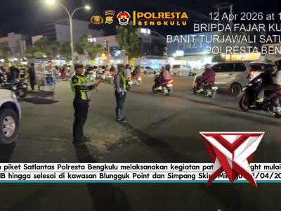 Anggota piket Satlantas Polresta Bengkulu melaksanakan kegiatan patroli Blue Light mulai pukul 19.30 - PoliceTube