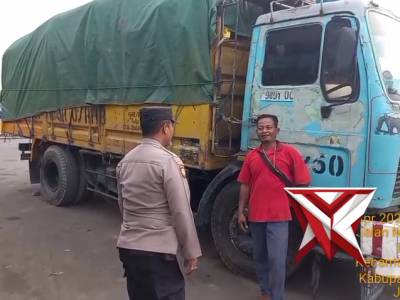 Giat penyekatan pembatasan jam operasional truk di Wilayah Pelabuhan Gresik