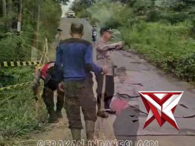 Polsek BTS Ulu Pasang Rambu Jembatan Cik Ani, Wujud Program Kapolda Sumsel IJP Sandi Nugroho