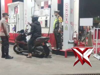 Pantau Ketersediaan BBM Aiptu Samsul Polsek Turen Polres Malang