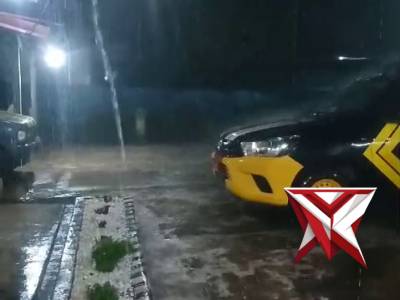 Personil Polsek megang sakti laksanakan jaga mako situasi dalam keadaan hujan