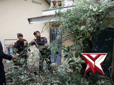 Personel Batalyon A Pelopor Satbrimobda Sumsel kegiatan Program BELIDA di SD Kemala Bhayangkari - PoliceTube