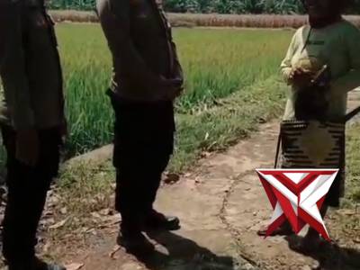 Polsek Purwodadi Melakukan Pembagian Baksos - PoliceTube