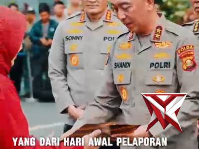 PENYERAHAN BARANG BUKTI  KENDARAAN BERMOTOR TINDAK KEJAHATAN KPD PEMILIKNYA OLEH KAPOLDA SUMSEL