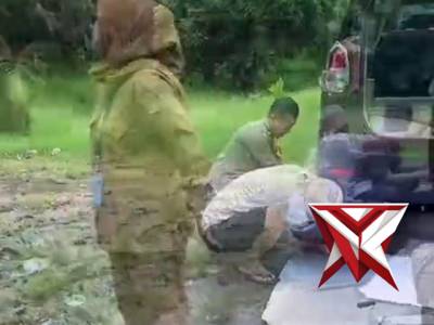 Momen Saat polisi hadir membantu pengendara yg mngalami troble dijalan..7 - PoliceTube