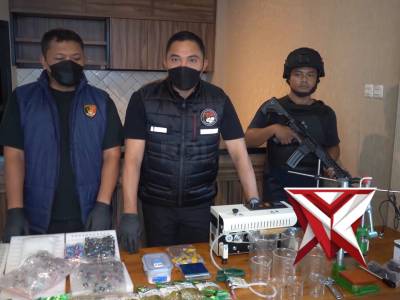 Polda Metro Jaya membongkar laboratorium gelap produksi cartridge vape mengandung narkotika