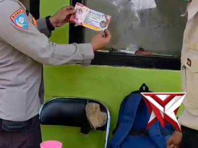 Pemasangan stiker Himbauan ..?? - PoliceTube