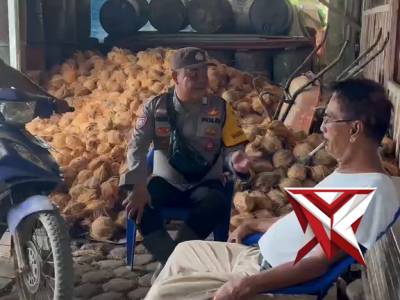 PATROLI JALAN KAKI BHABIN POLSEK LALAN. - PoliceTube